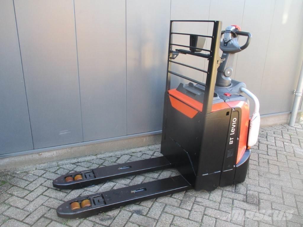 Toyota LPE 200 Porta-paletes com plataforma