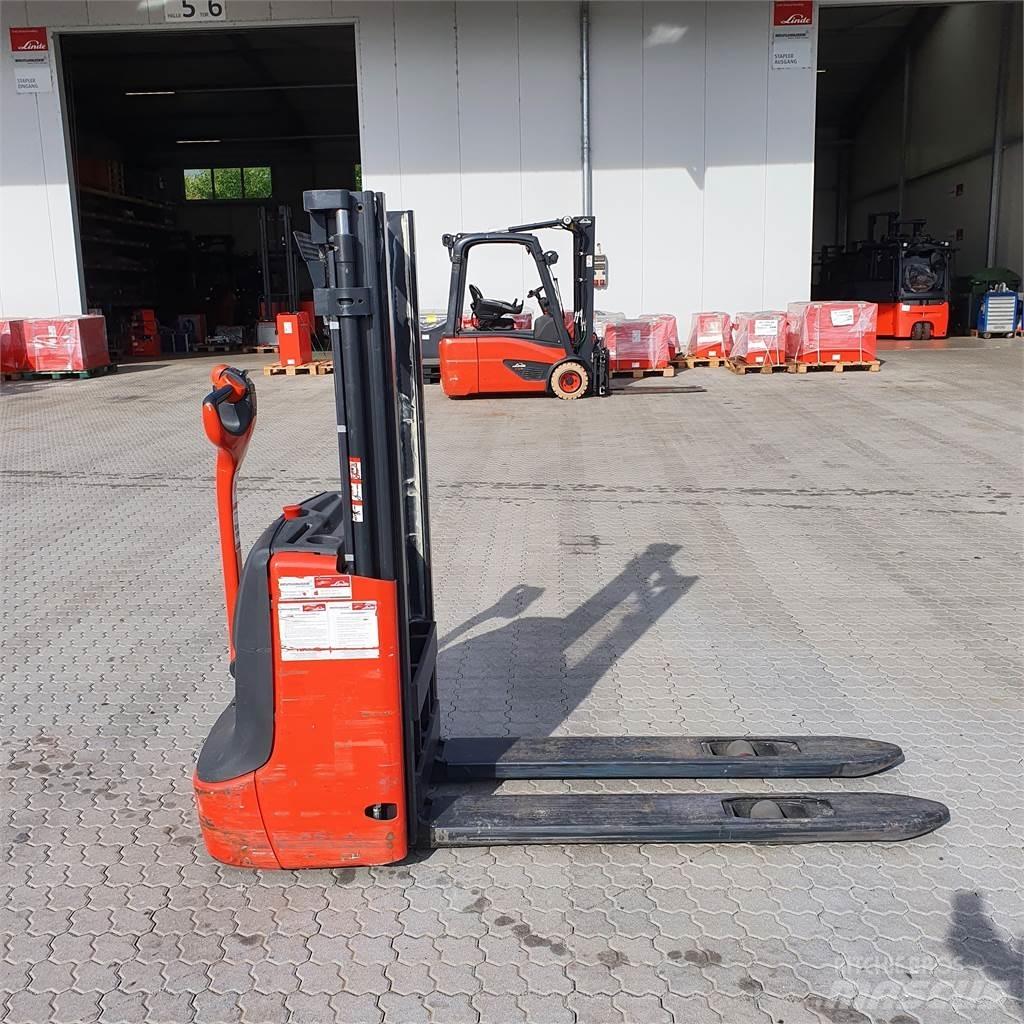 Linde L12 Empilhador para operador externo