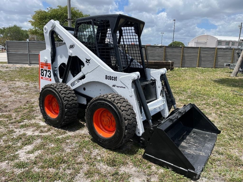 Bobcat 873 Carregadoras de direcção deslizante