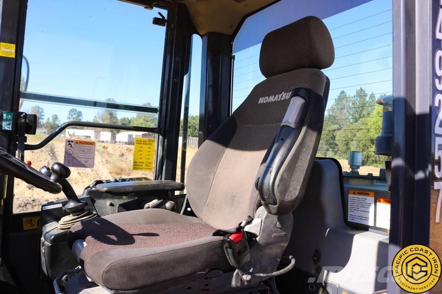 Komatsu WA 320-7 Pás carregadoras de rodas