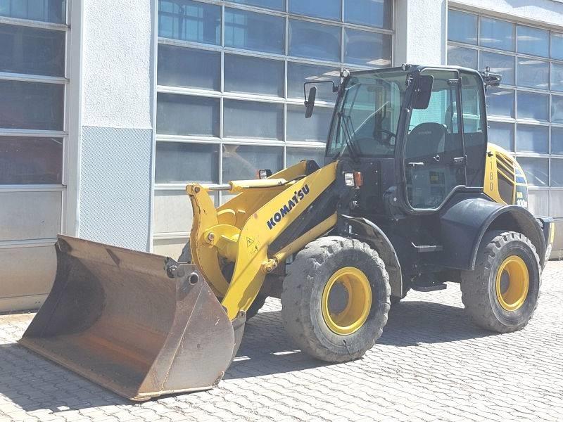 Komatsu WA 100 M-7 Carregadoras de direcção deslizante