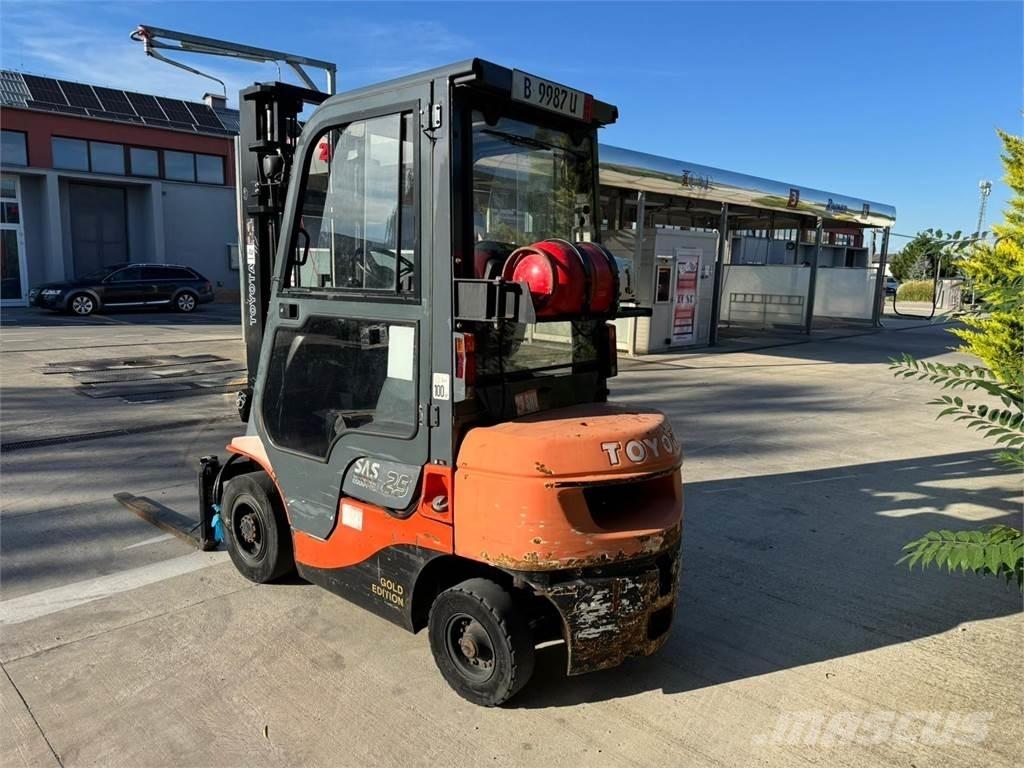 Toyota 7FGF25 Empilhadores a gás