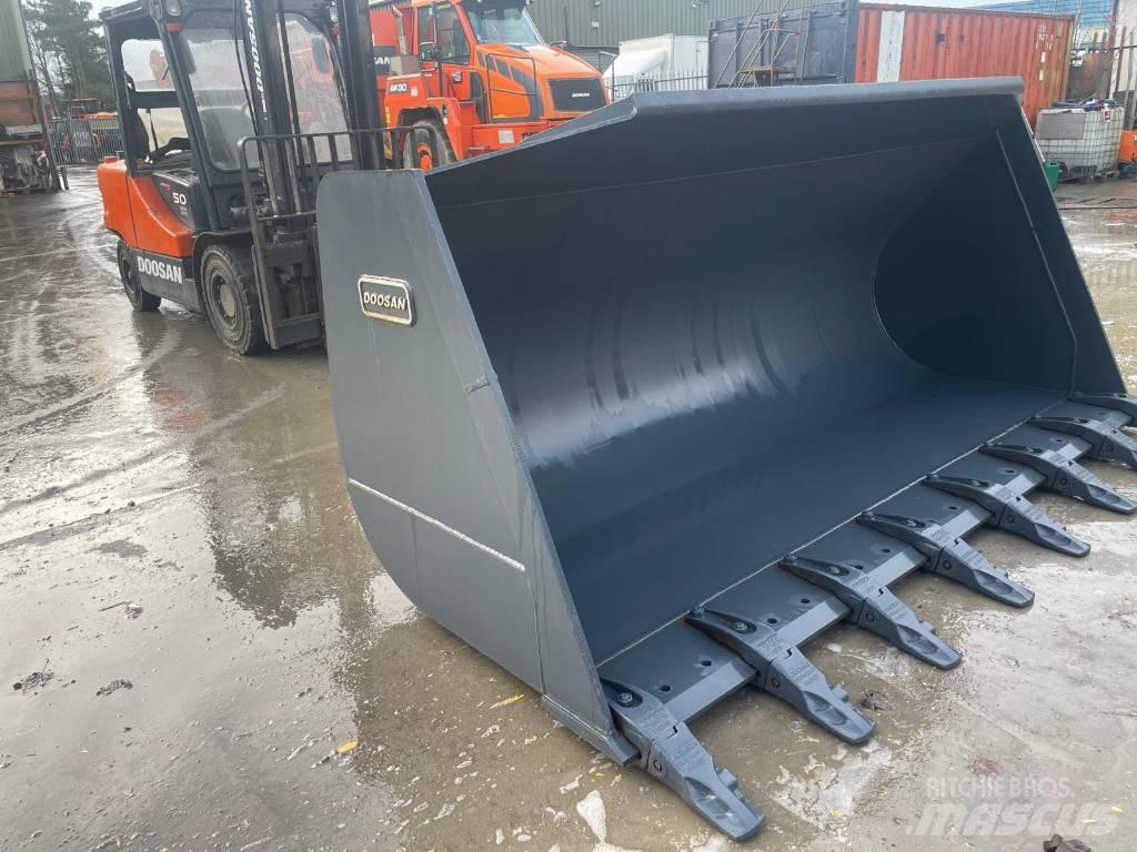 Doosan DL 420-3 Baldes
