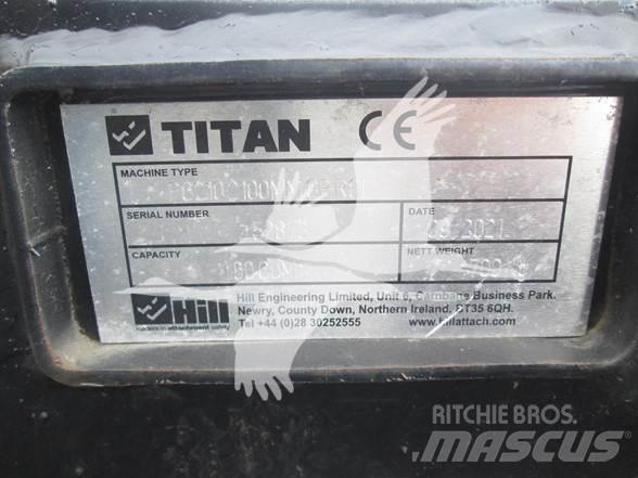 Titan CAT 320 Baldes