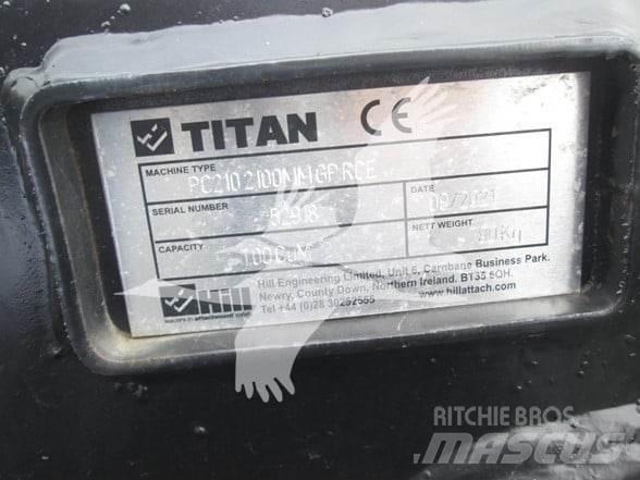 Titan CAT 320 Baldes