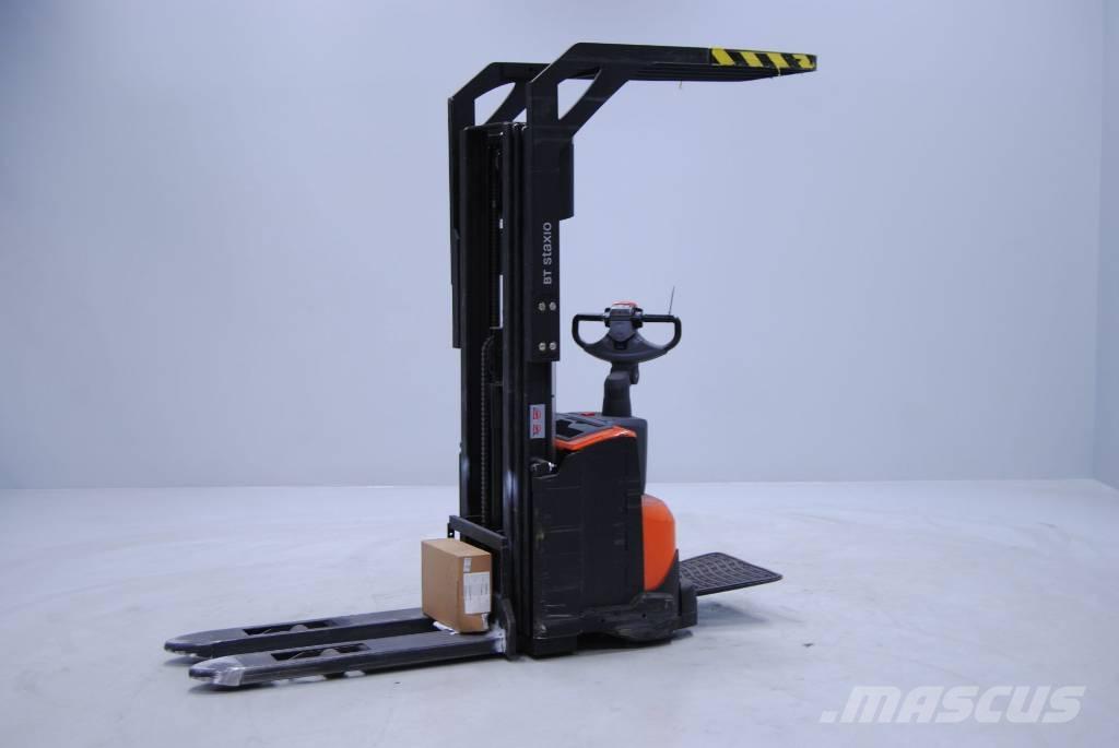 Toyota SWE120 Empilhador para operador externo