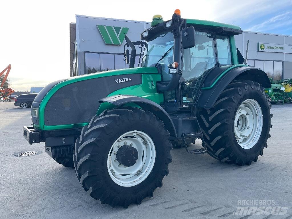 Valtra T151 Tratores Agrícolas usados