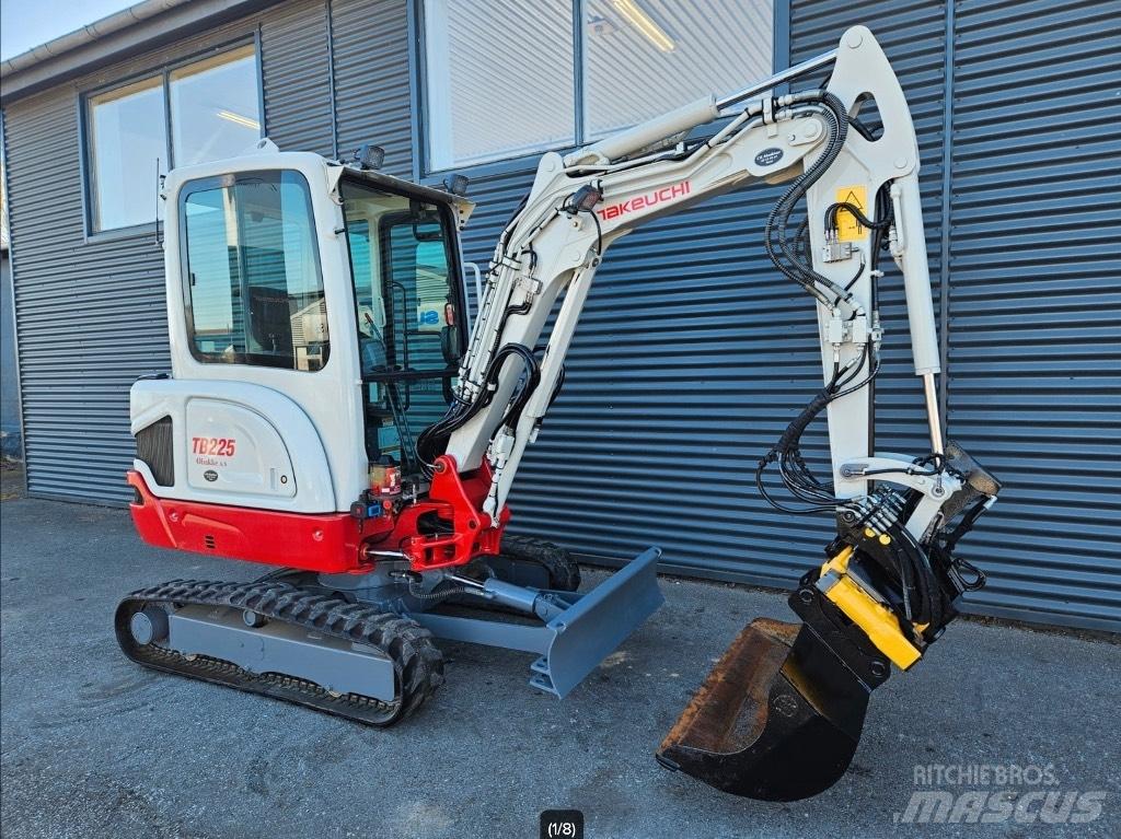 Takeuchi TB 225 Mini Escavadoras <7t