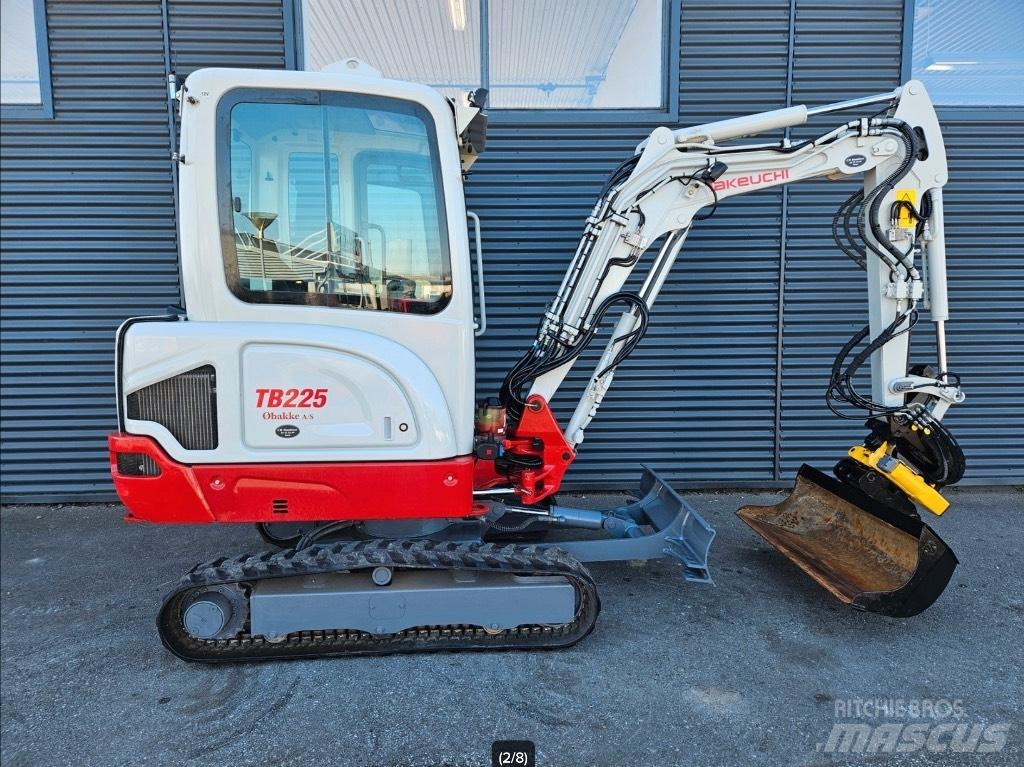 Takeuchi TB 225 Mini Escavadoras <7t
