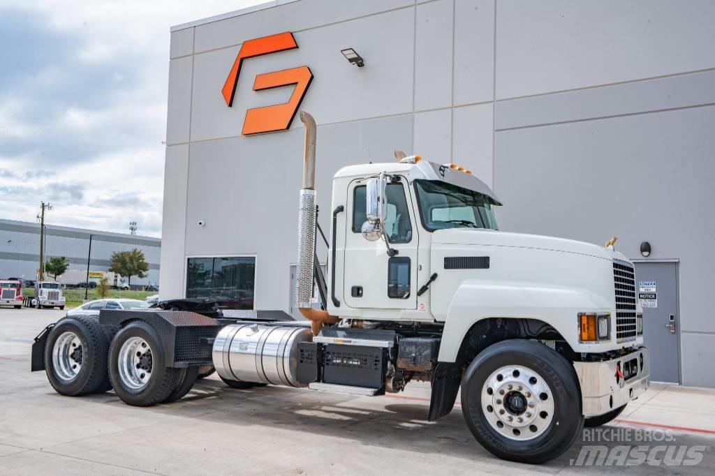Mack Pinnacle 64T Tractores (camiões)