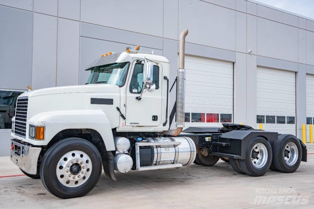 Mack Pinnacle 64T Tractores (camiões)