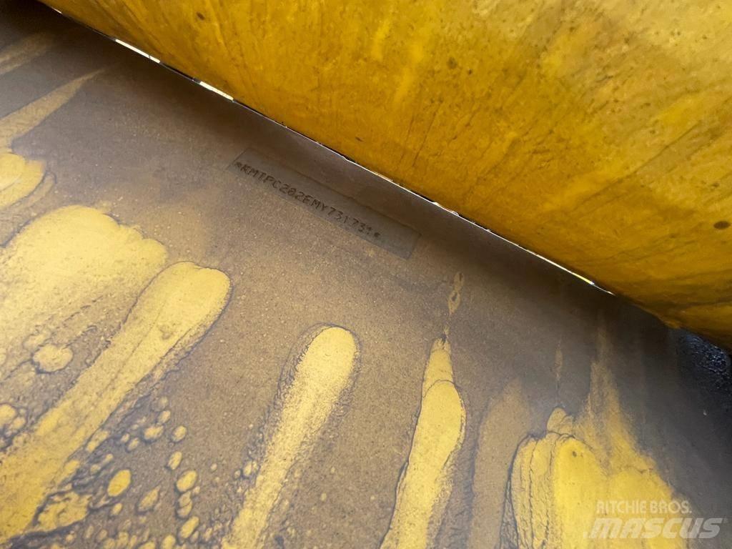 Komatsu PC210-10MO Escavadoras de rastos
