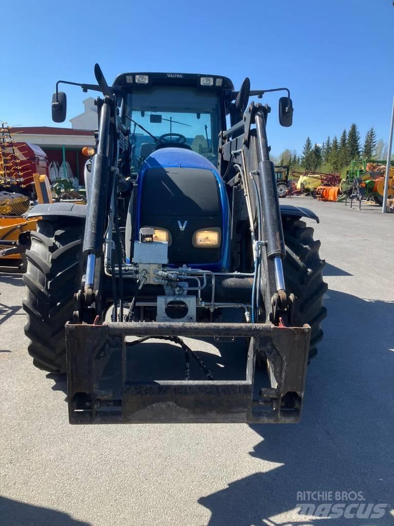 Valtra T 151 Tratores Agrícolas usados