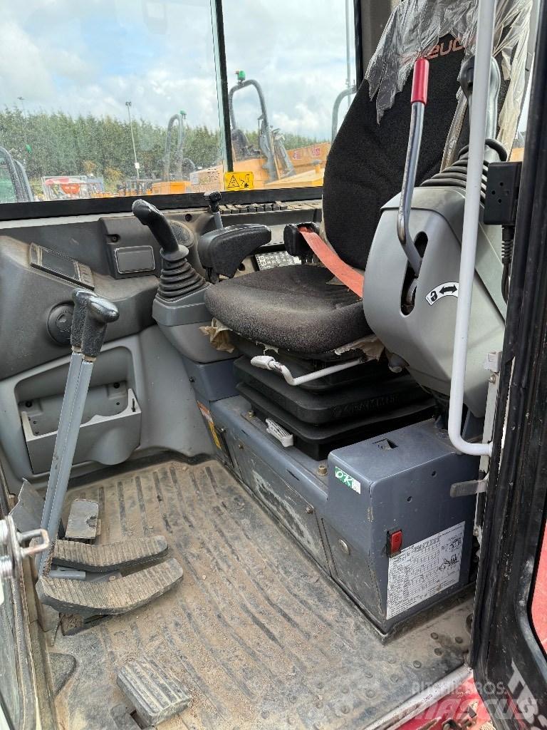 Takeuchi TB 230 Mini Escavadoras <7t
