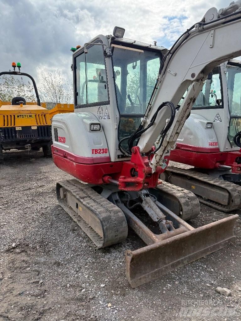 Takeuchi TB 230 Mini Escavadoras <7t