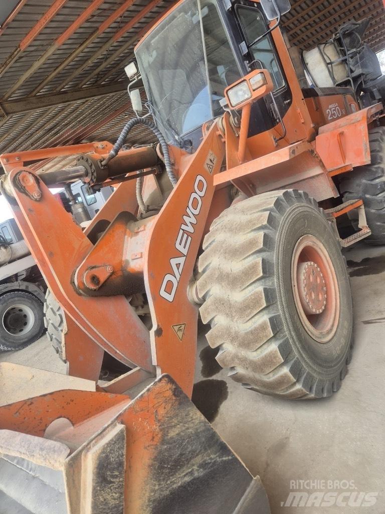 Daewoo Mega 250 Pás carregadoras de rodas