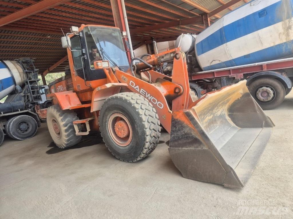 Daewoo Mega 250 Pás carregadoras de rodas