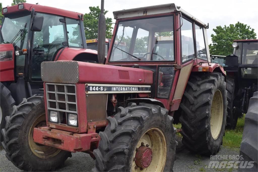 Case IH 844 A/S Tratores Agrícolas usados