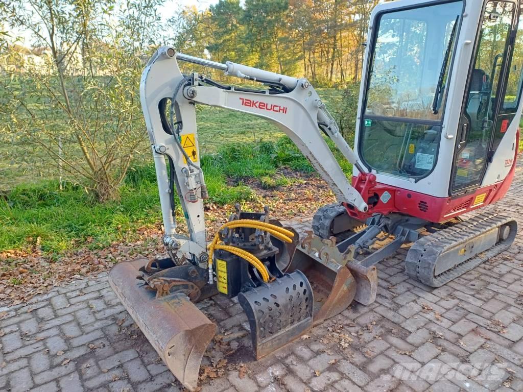 Takeuchi TB 216 Mini Escavadoras <7t