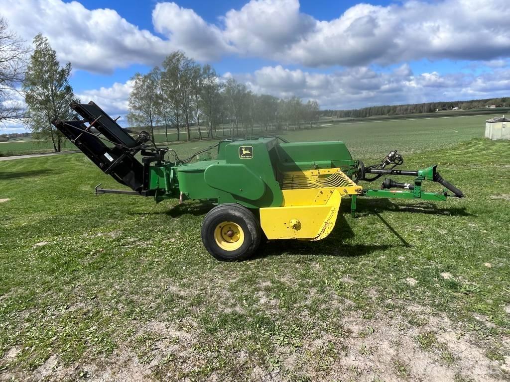 John Deere 359 Enfardadeira de fardos quadrados
