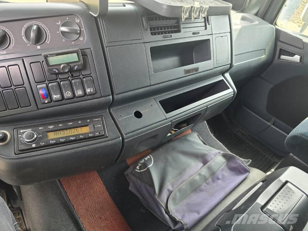 MAN 13.250 / 4x4 Camiões de caixa fechada