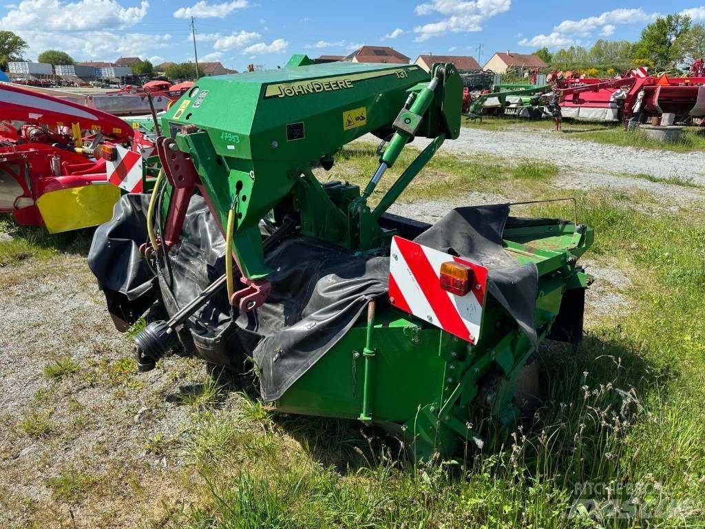 John Deere 131 Corta-Relvas montadas e arrastadas