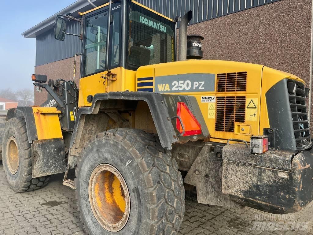 Komatsu WA 250 PZ-5 Pás carregadoras de rodas