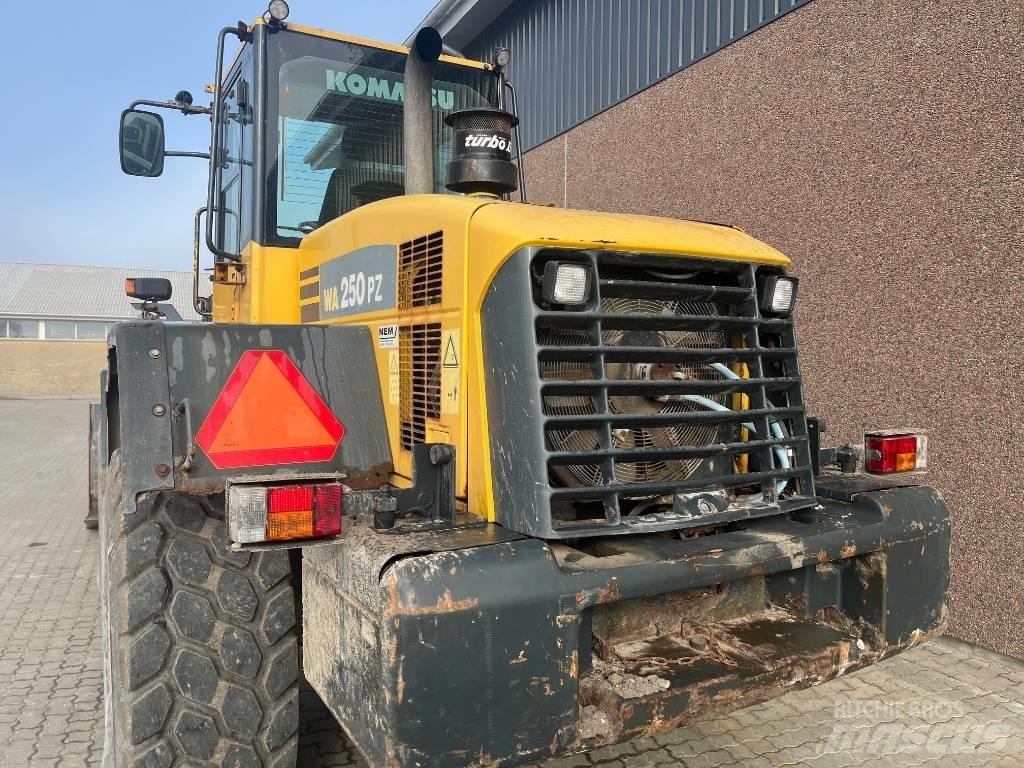 Komatsu WA 250 PZ-5 Pás carregadoras de rodas