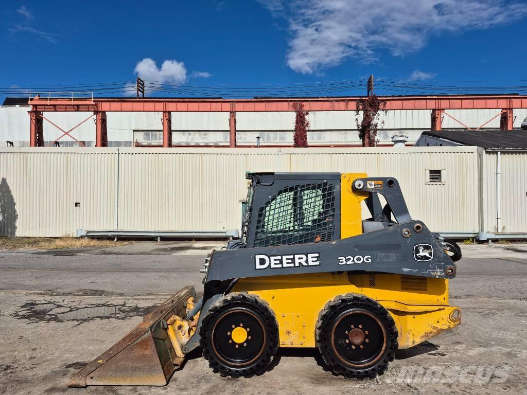 John Deere 320 Carregadoras de direcção deslizante
