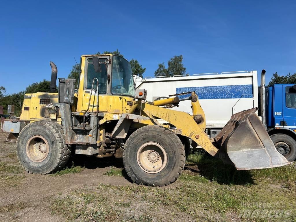 Komatsu WA 320 Pás carregadoras de rodas