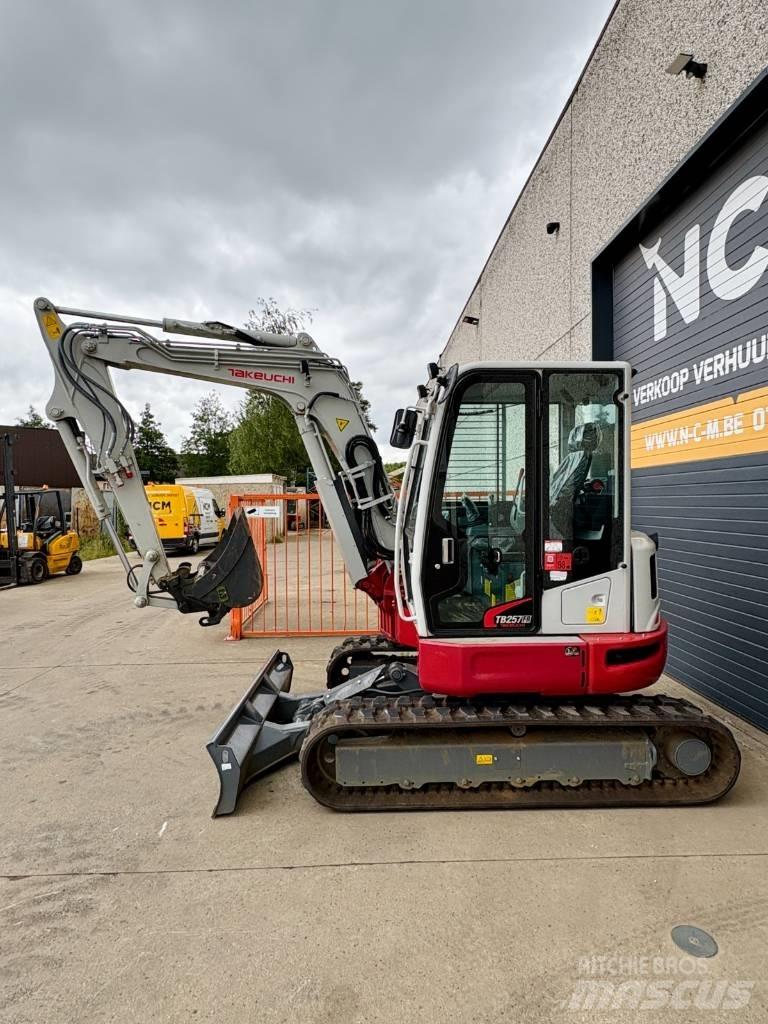 Takeuchi TB 257 FR Mini Escavadoras <7t