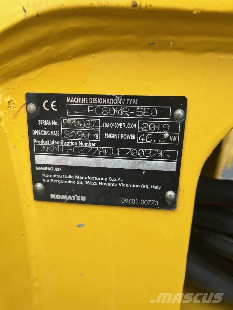 Komatsu PC80MR-5E0 Escavadoras Midi 7t - 12t
