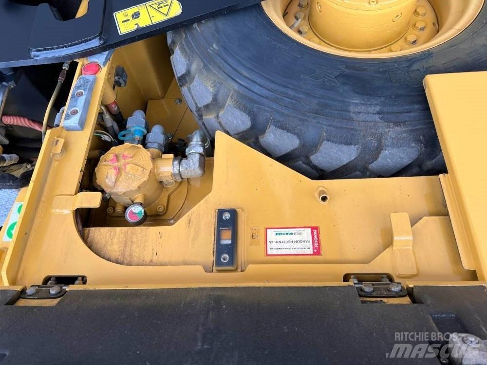 CAT AP 300D Pavimentadoras de asfalto