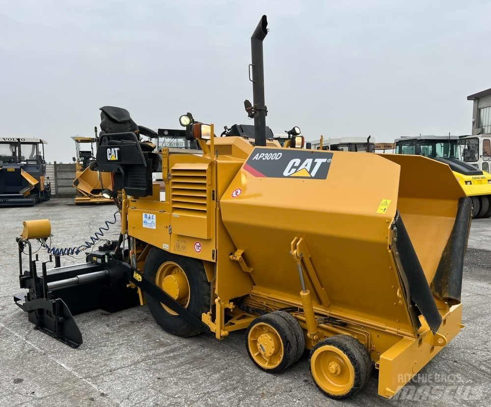 CAT AP 300D Pavimentadoras de asfalto