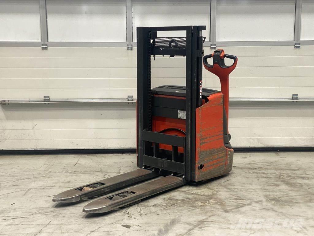 Linde L12 I Empilhador para operador externo