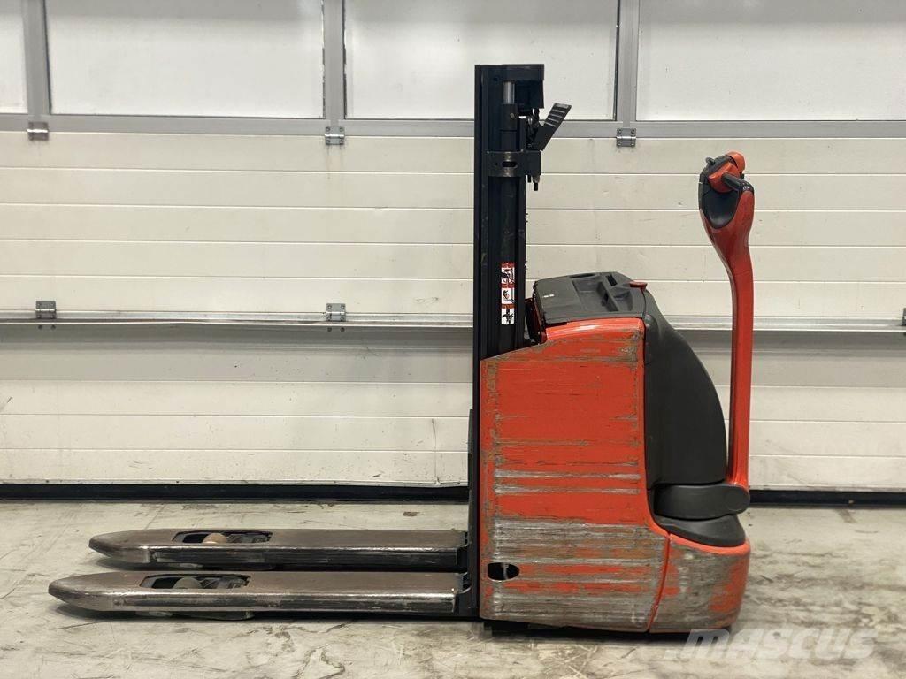 Linde L12 I Empilhador para operador externo