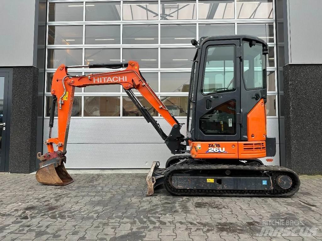 Hitachi ZX26U-6 CR Mini Escavadoras <7t