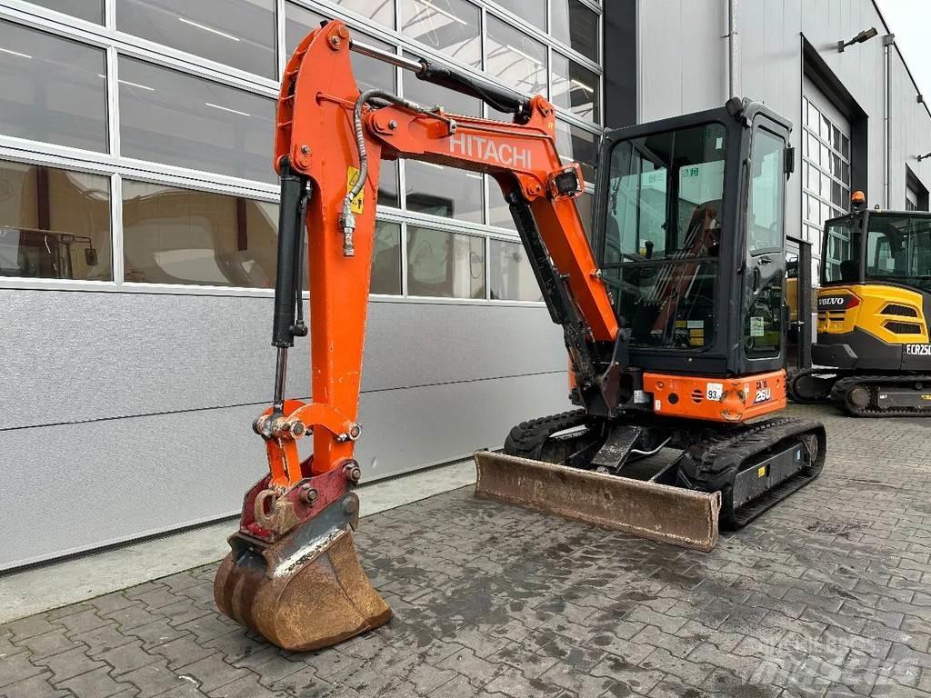 Hitachi ZX26U-6 CR Mini Escavadoras <7t