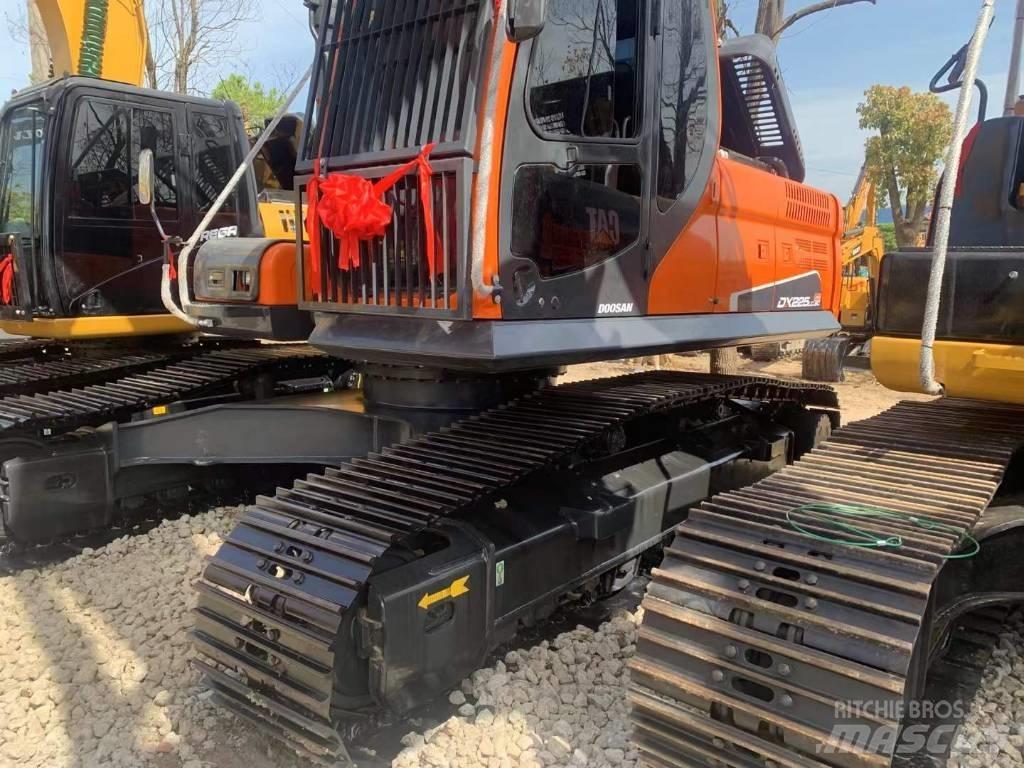 Doosan DX 225 LC Escavadoras de rastos