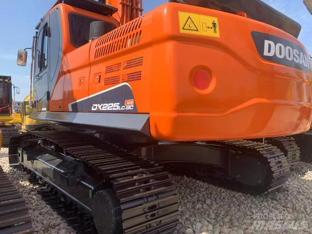 Doosan DX 225 LC Escavadoras de rastos