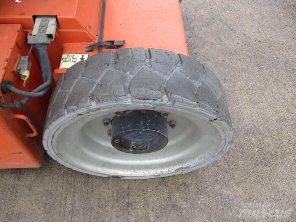 JLG E 300 AJP (718) Plataformas de braço compactas auto-propulsão