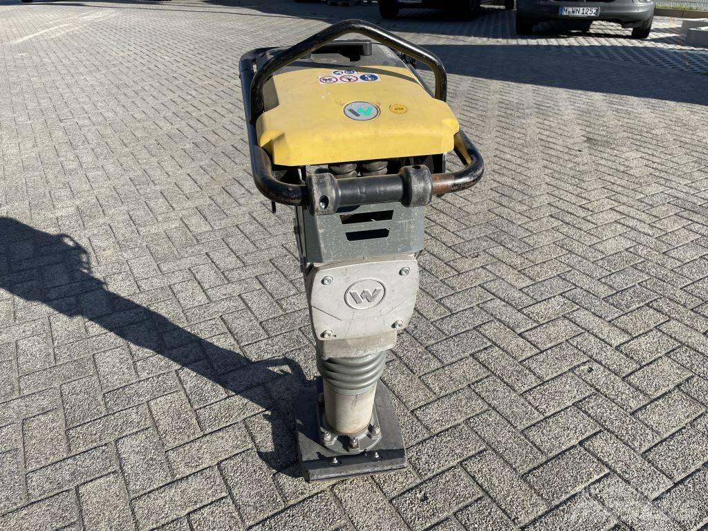 Wacker Neuson AS60e Saltitões
