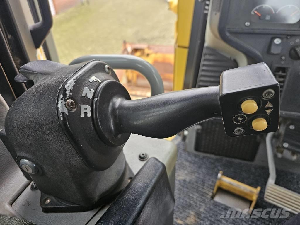 CAT D 6 T LGP Dozers - Tratores rastos