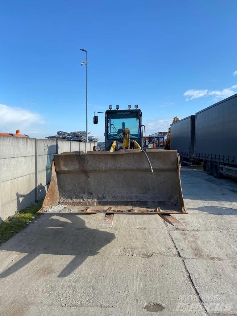 Komatsu WA 100 M-5 Pás carregadoras de rodas