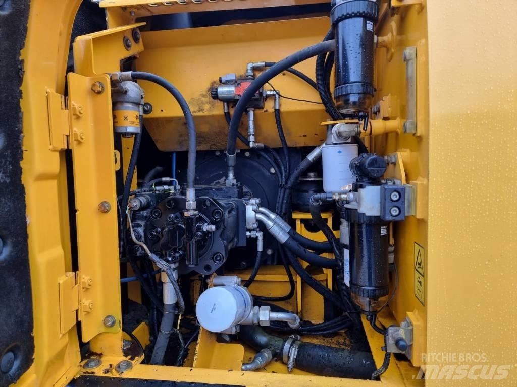JCB JS 130 LC Escavadoras de rastos