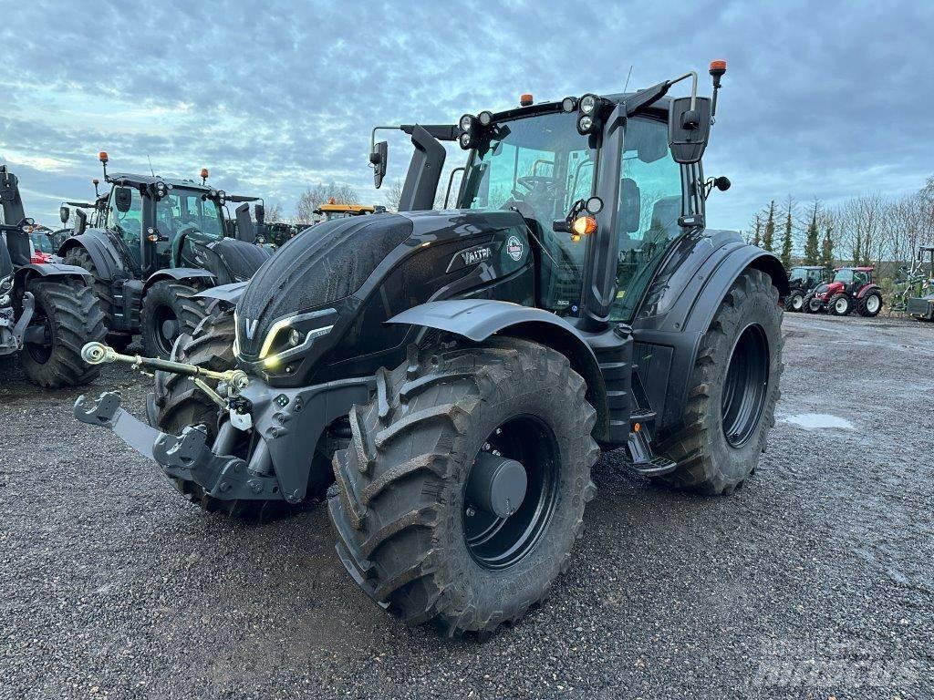 Valtra T 235 Direct Tratores Agrícolas usados