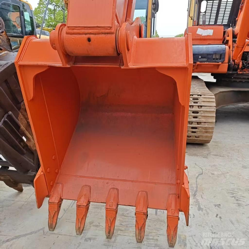 Hitachi ZX 210 Escavadoras de rastos
