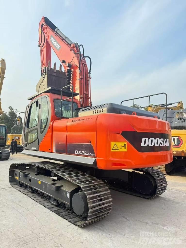 Doosan DX 225 LCA Escavadoras Midi 7t - 12t