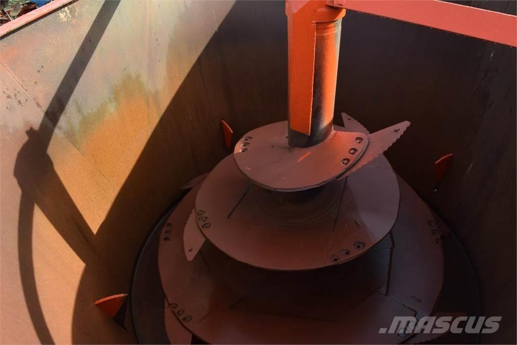 Omas California 18 Mixer feeders