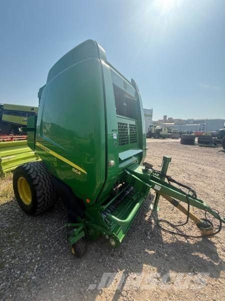 John Deere 864 Enfardadeira de rolos
